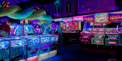 多屏显示不同体育赛事直播画面的控制中心场景